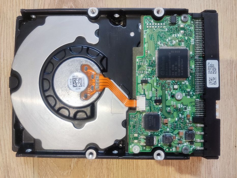 жорсткий диск Hitachi Deskstar