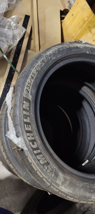 235 45 18 michelin