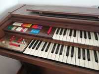 Órgão de 2 teclados para desocupar