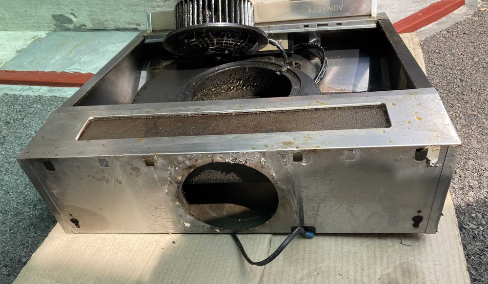 Кухонная вытяжка Pyramida WH10-50 (стальная, пищит мотор)