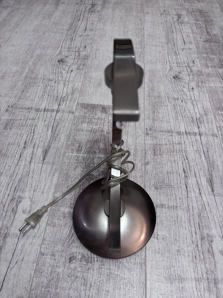 Lampa metalowa bez klosza stojaca