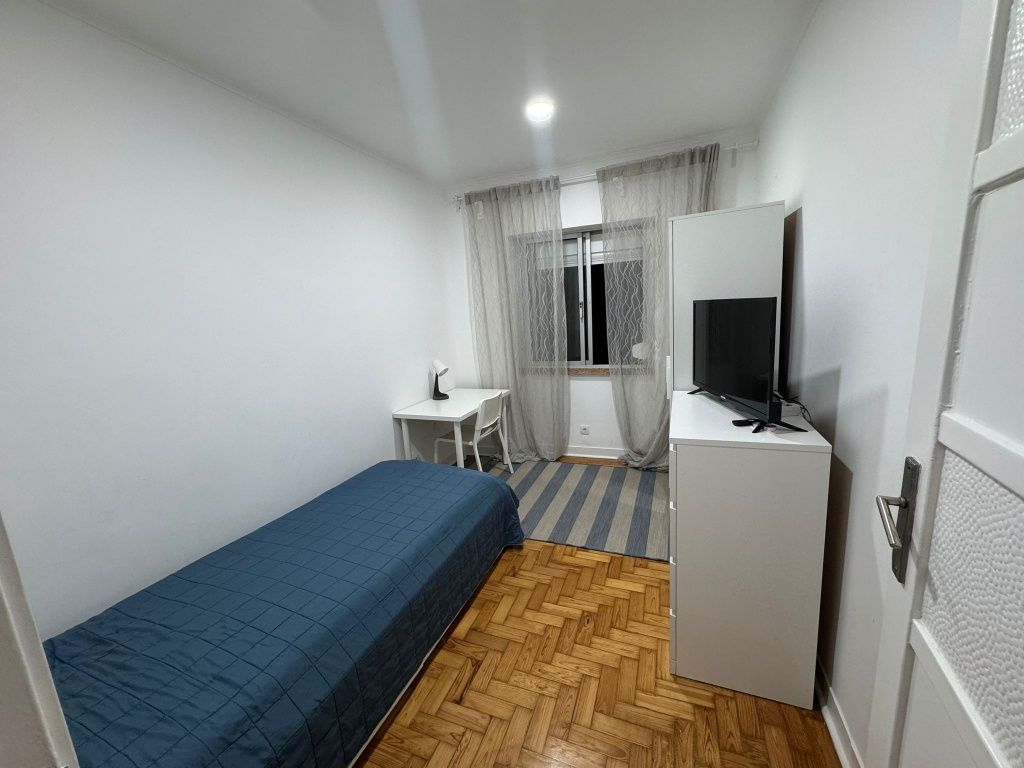 Quarto para arrendar para Senhoras 400€ dispensa calção