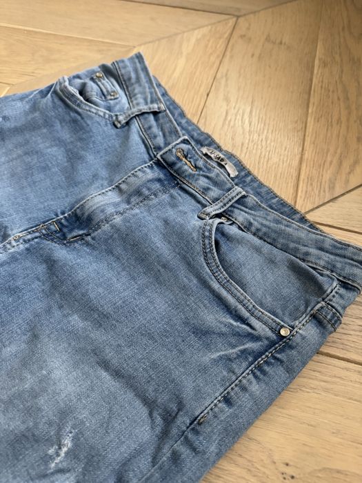 Джинси вузькі з потертостями