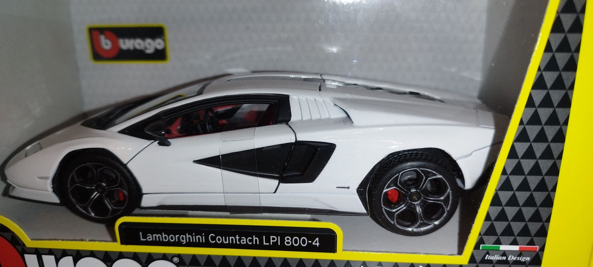 Bburago Lamborghini Countach LPI 800-4 White, skala 1:24 Burago.