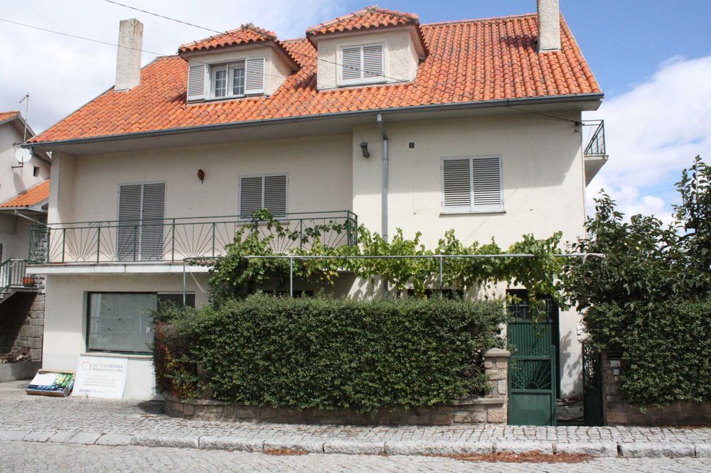 Moradia T5 no centro de Penedono