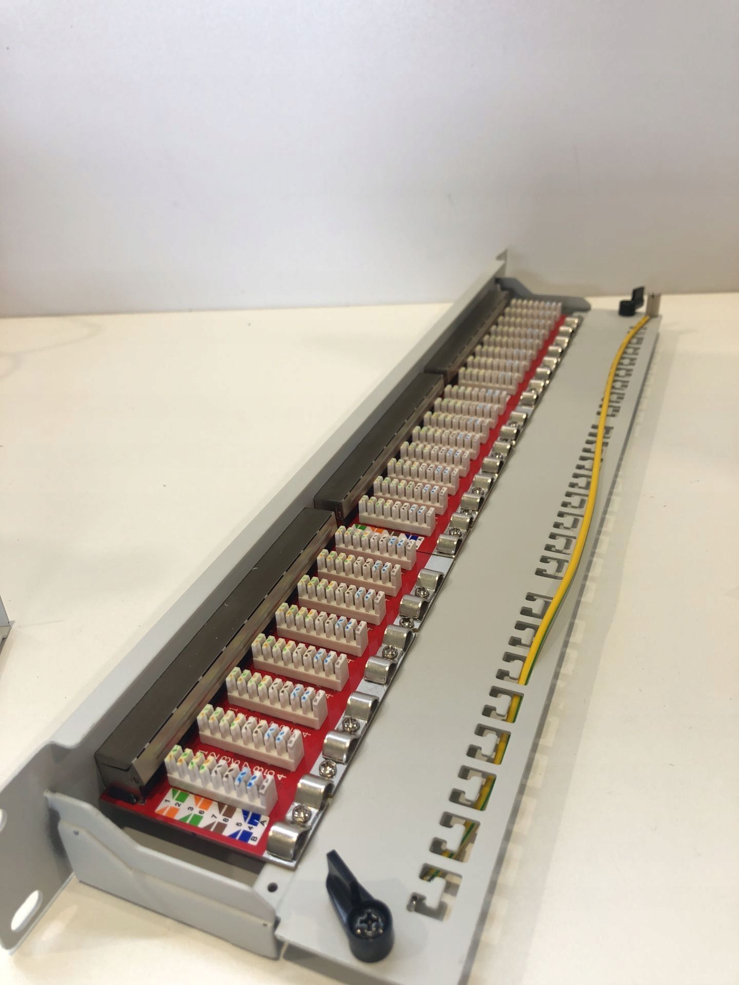 deleyCON Patchpanel CAT 6a 24 Port RJ45 19" Rack IT, szary, zestaw