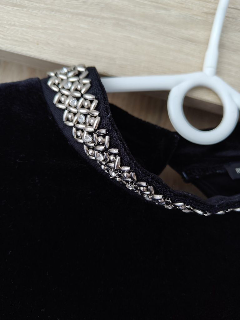 Sukienka welur welurowa aksamitna S River Island ozdobna kolia na stój