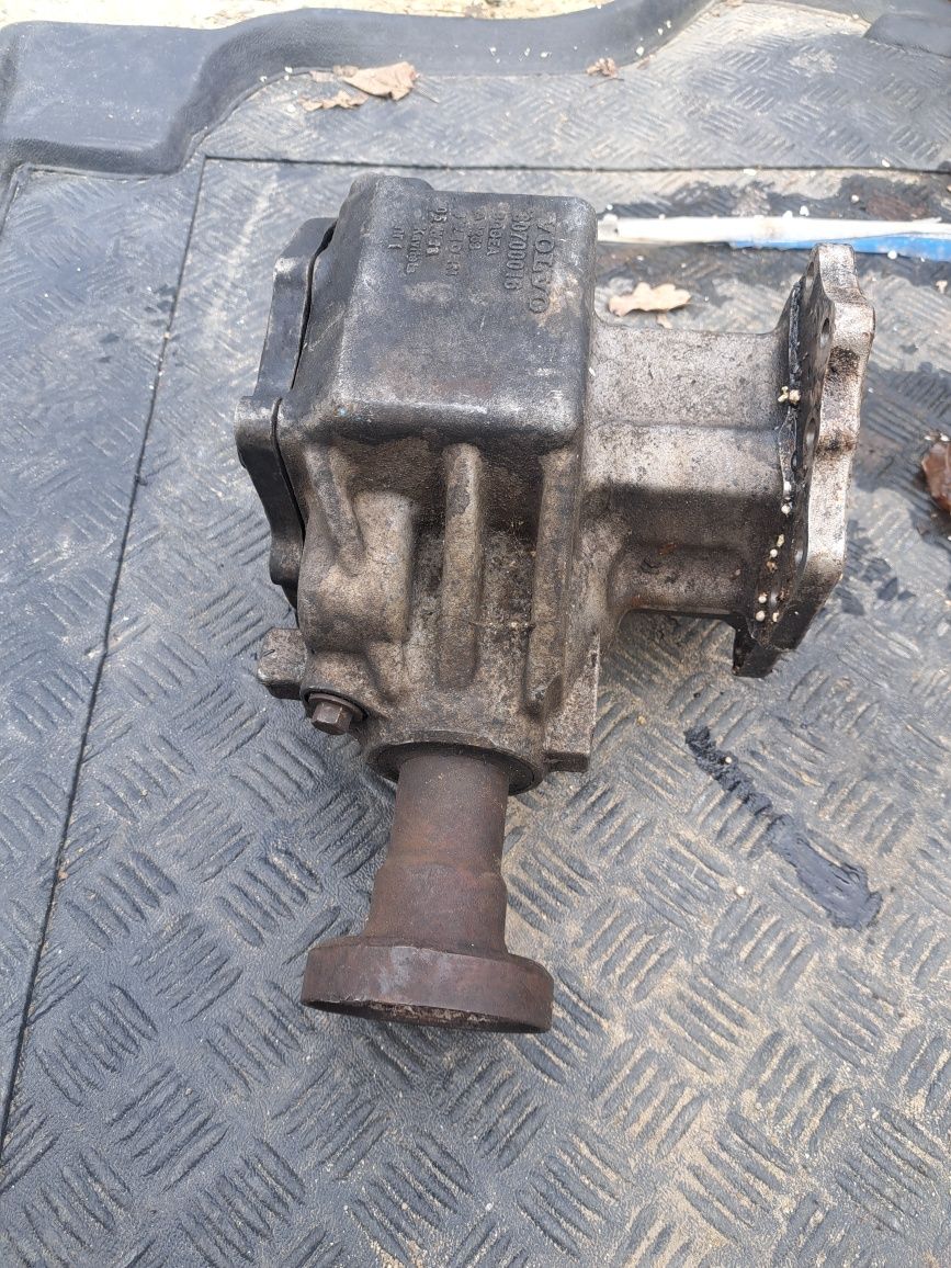 Роздавальна коробка роздатка 30700016 volvo xc90 02-16 
30700016 Volv