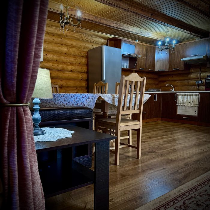 Затишний дерев'яний будиночок у тиші лісу на 6 гостей