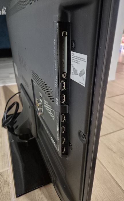 Telewizor 32 cale, full HD, super stan piękny ekran pilot podświetlany