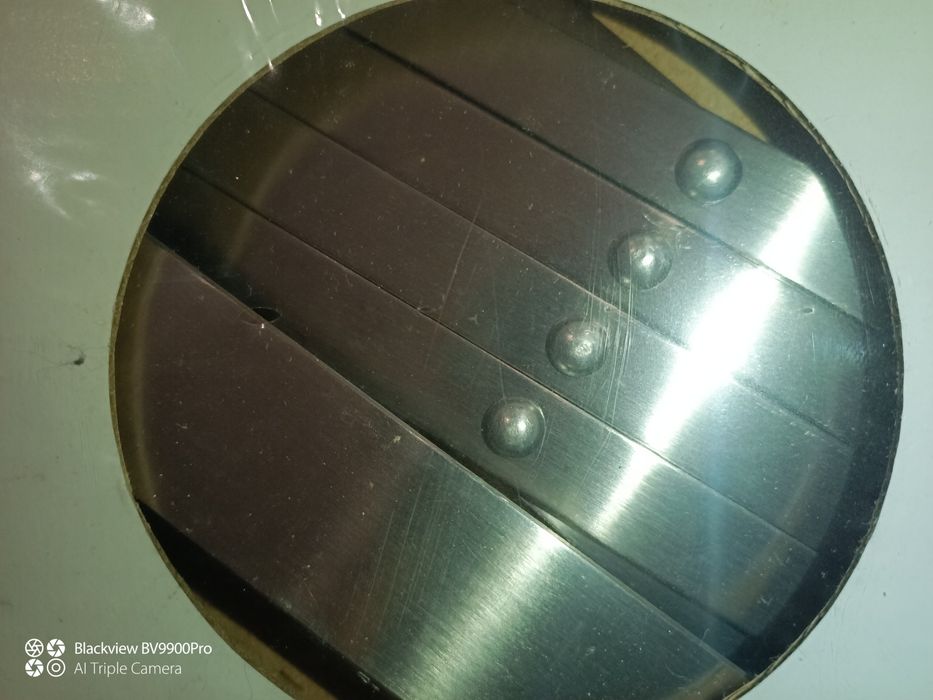 Espelho bastante interessante com suporte articulado