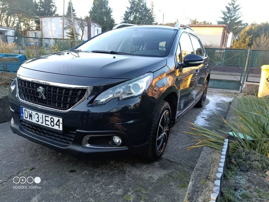 Peugeot 2008 eugeot 2008 • 2018 • 1.2 VTi/PureTech • Benzyna • 82 KM • Czarny