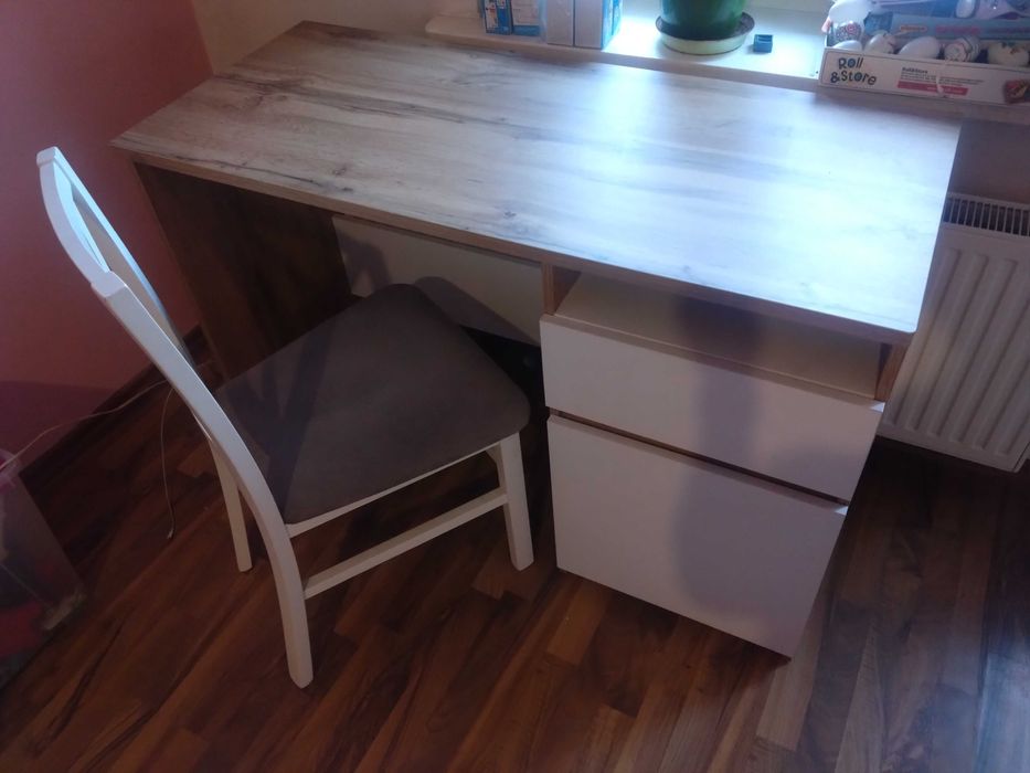 biurko z półkami i szufladą