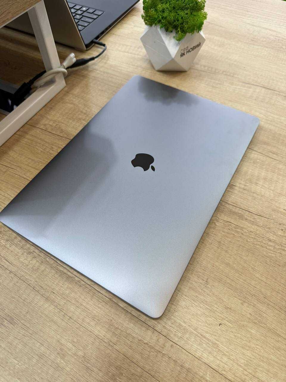 Ноутбук Apple MacBook Pro 15 Space Gray (i7/16/256) 2017