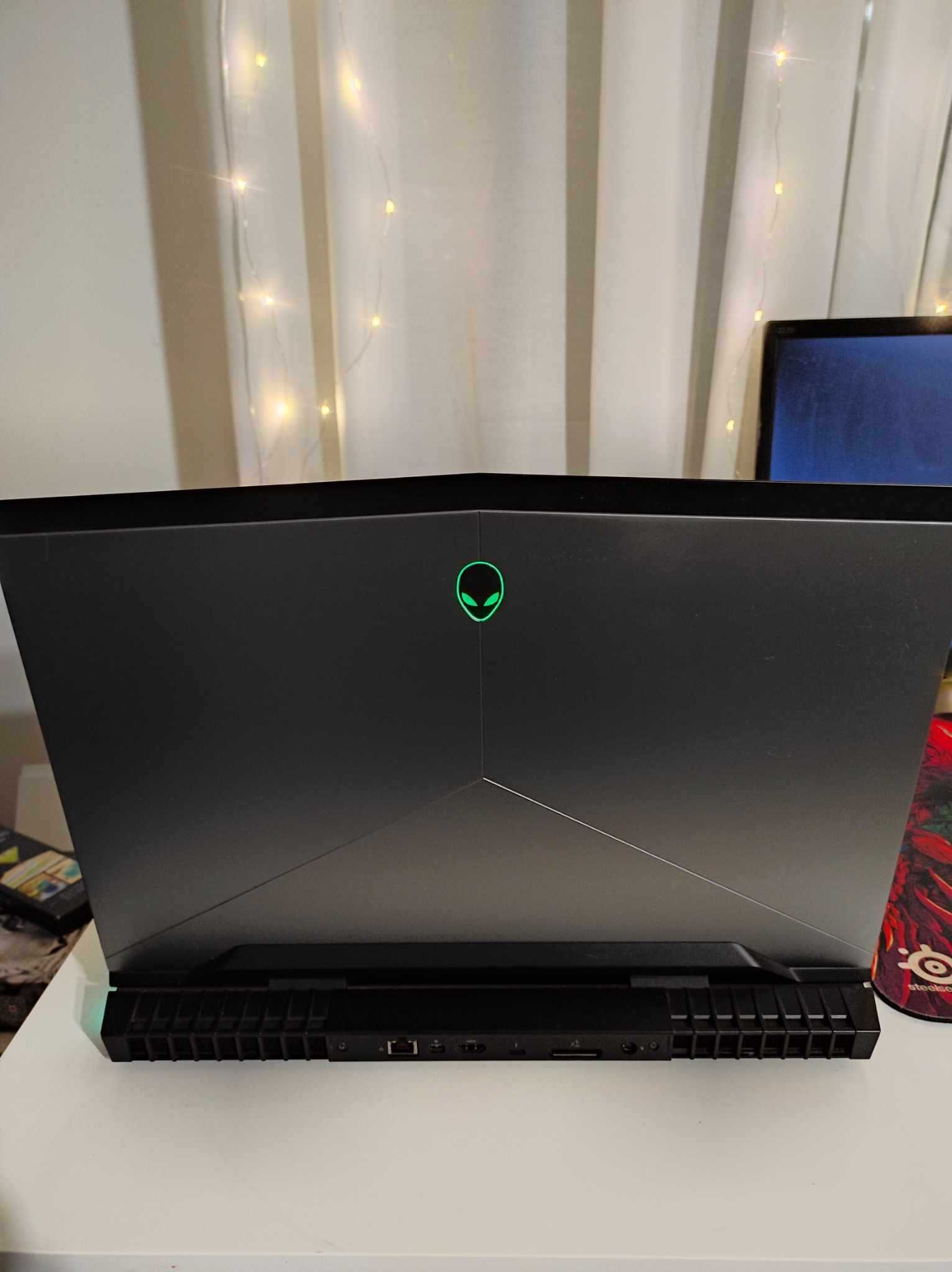 Dell Alienware R4 17, 1080GTX i7-7820HK 32gb RAM DDR4