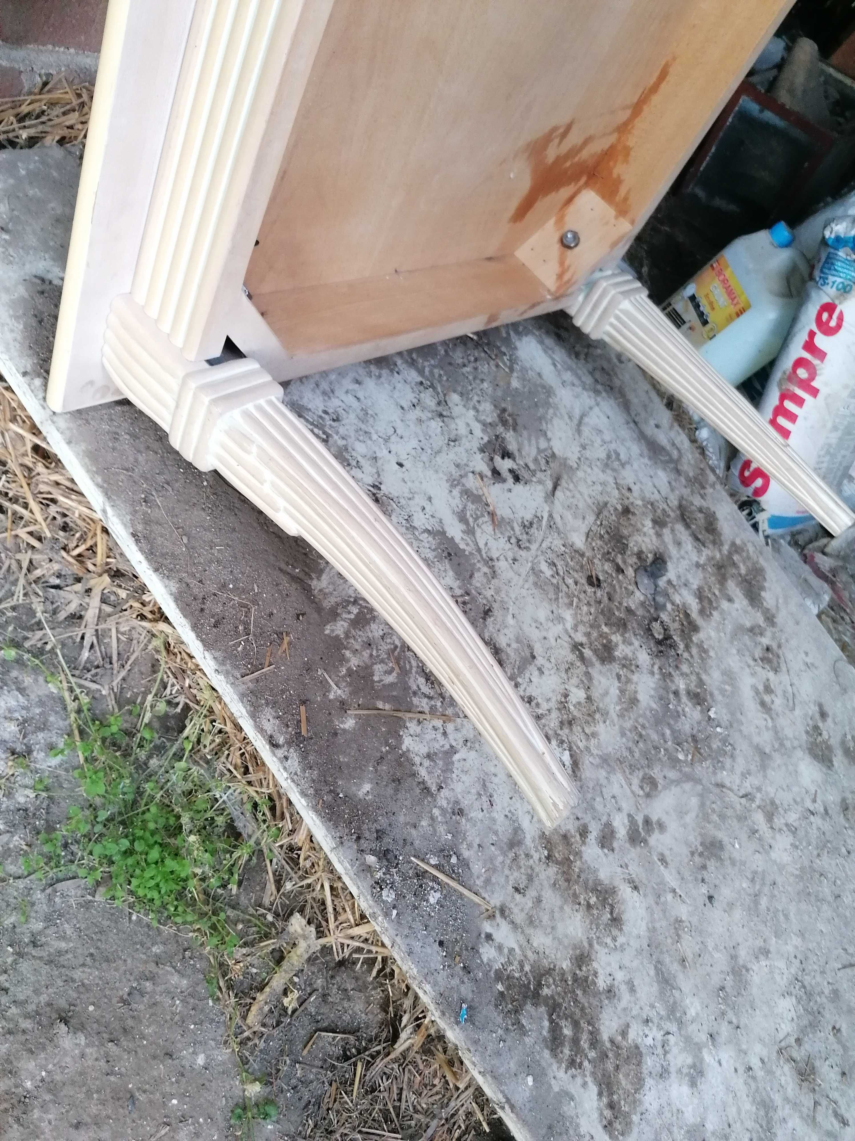 Sprzedam lawe z pieknie zdobionymi nogamo