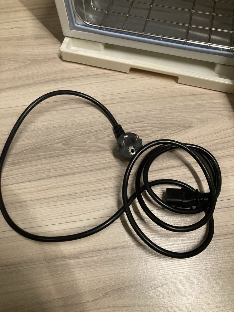 Sterylizator UV-C T01 z funkcja podgrzewania recznikow