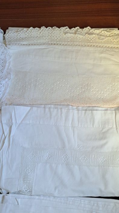 Vários lençóis brancos algodão