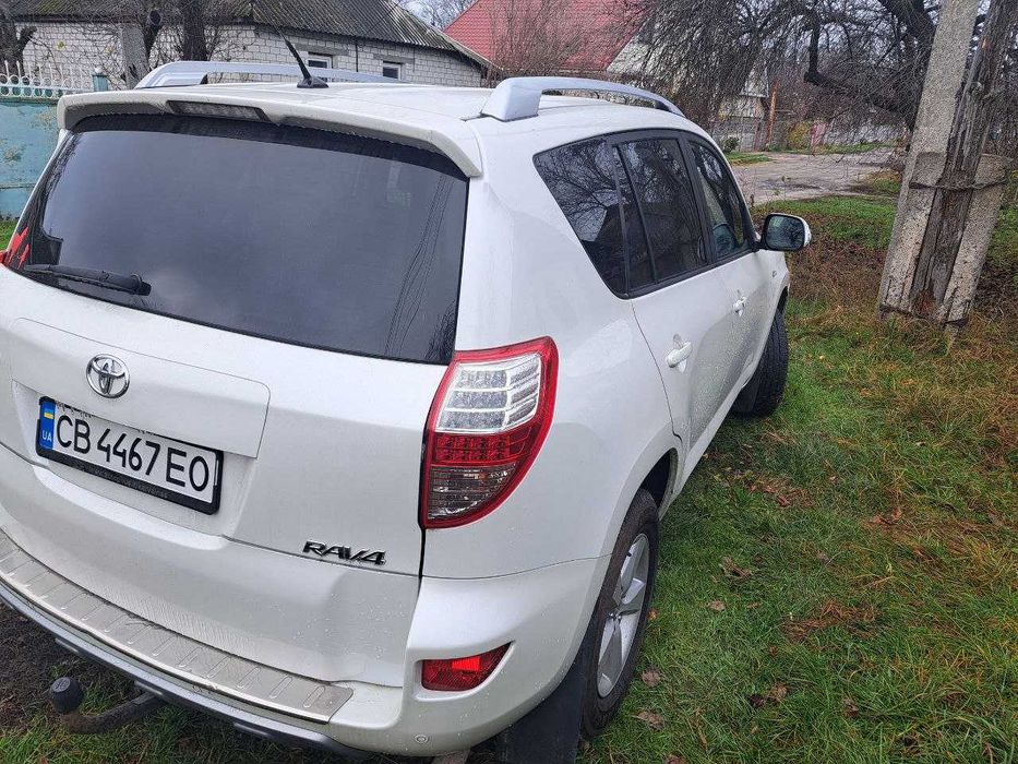 Toyota RAV4 біла