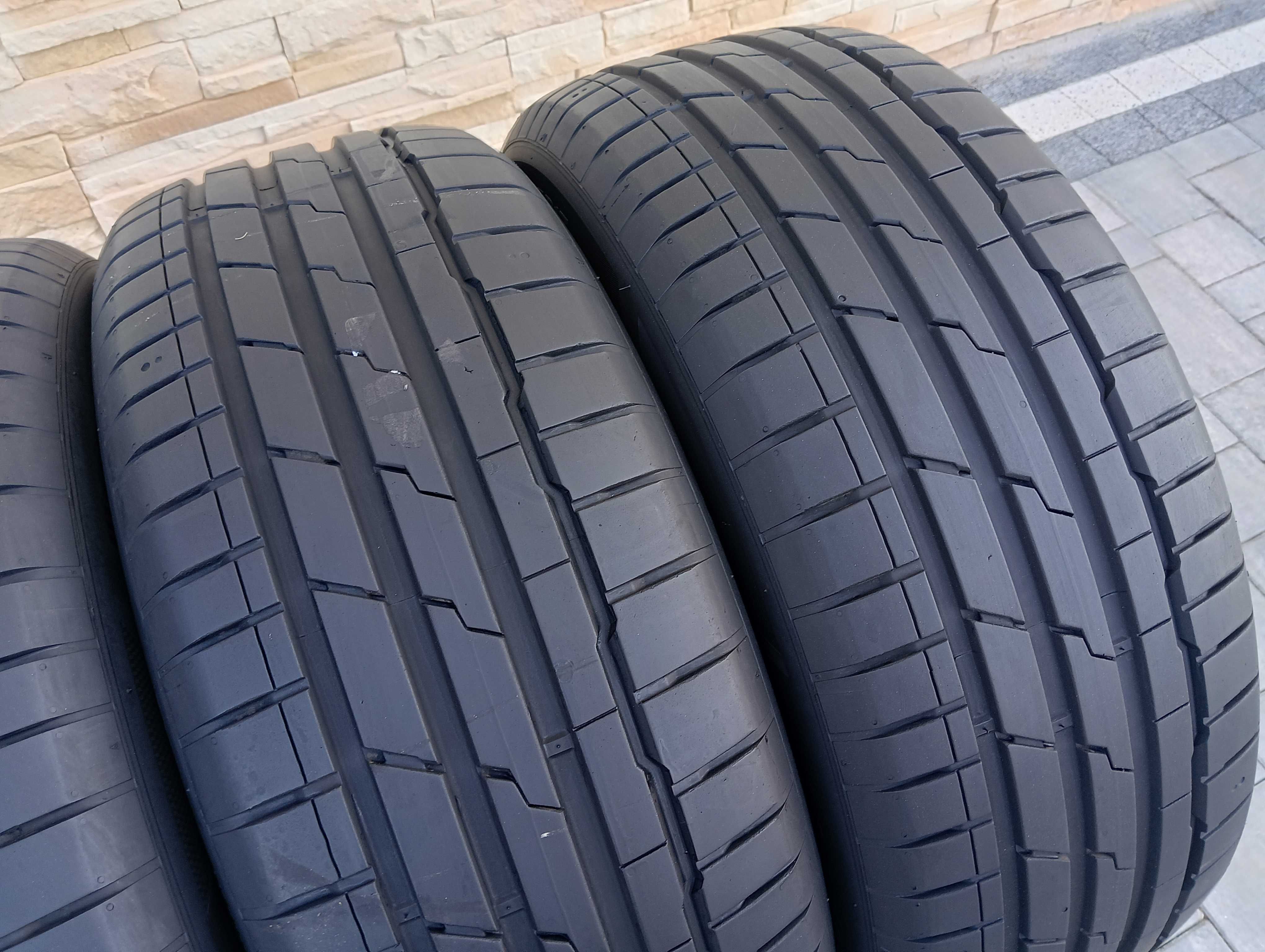 225/55r17  HANKOOK   4 opony  17   jak nowe  ,   7-8mm ,    2022r