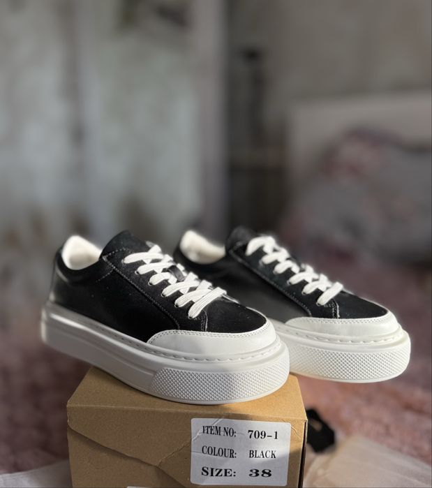 Кросівки Жіночі «Нові»