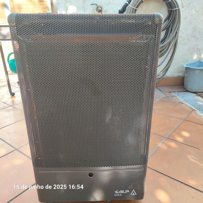 Aquecedor a gás da Galp com garrafa cheia.