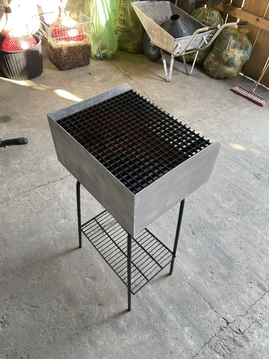 Grill ogrodowy solidny z rusztem krata