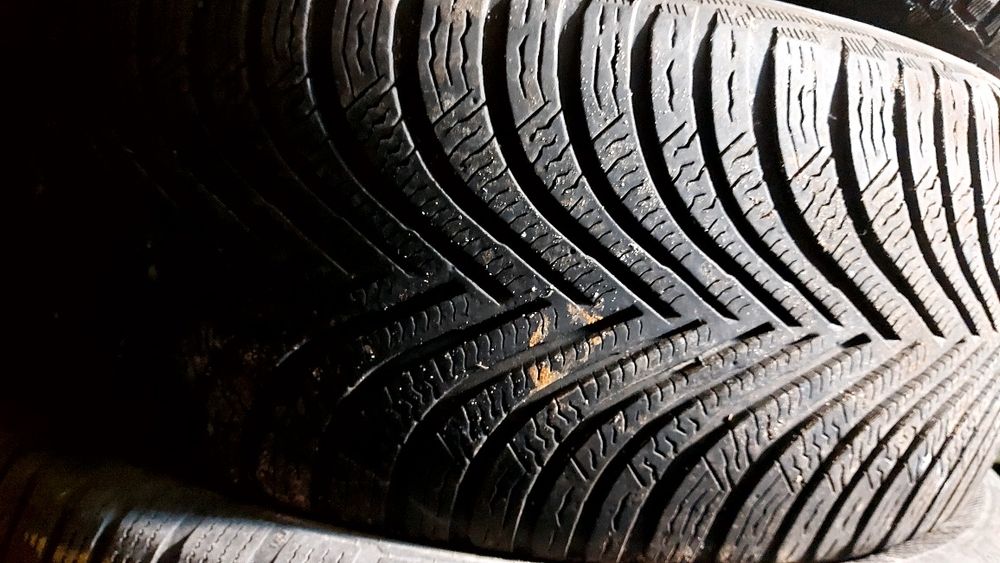 Шини Клебер-Ханкок;225/55/17;по три гарні літні та всесезонні пари шин