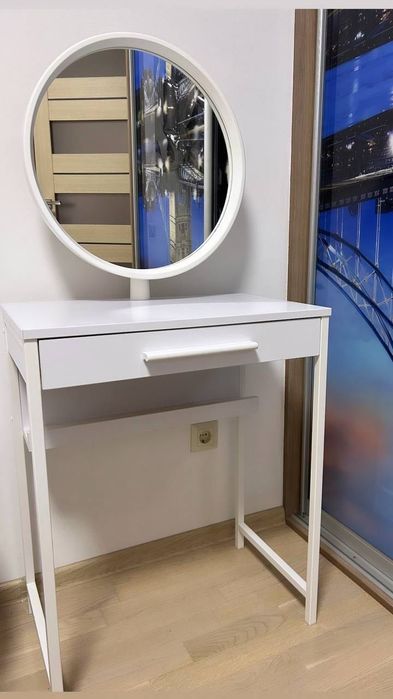 Косметичний  столик