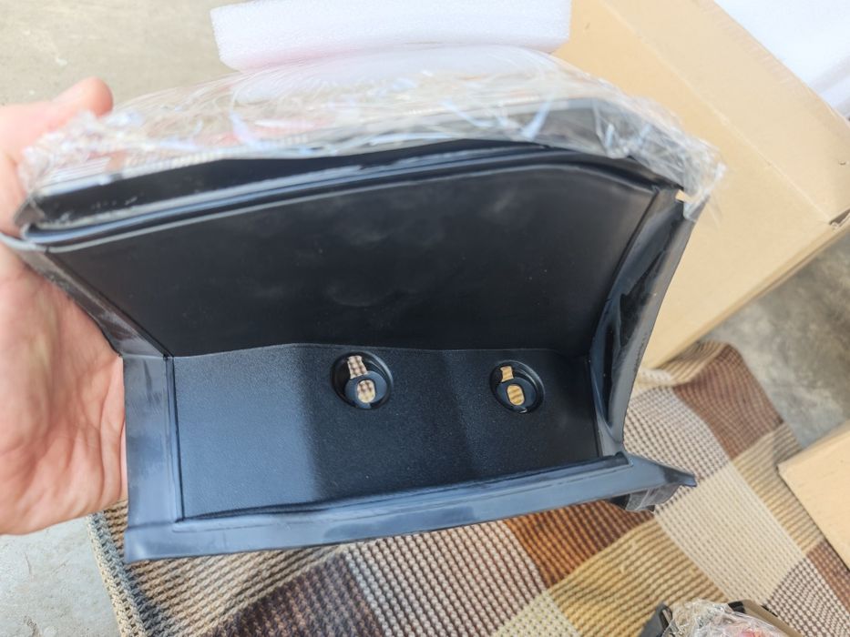 Продам два нових фоняря на Форд ескейп 2016-2019 рік.