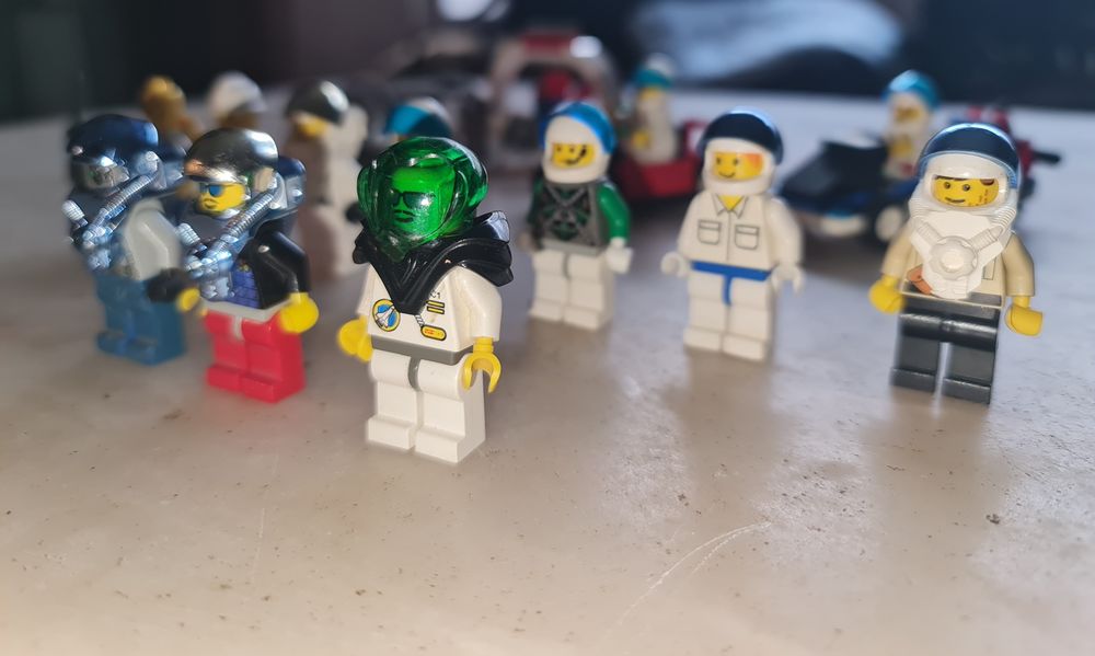 Legos Minifiguras e Veículos