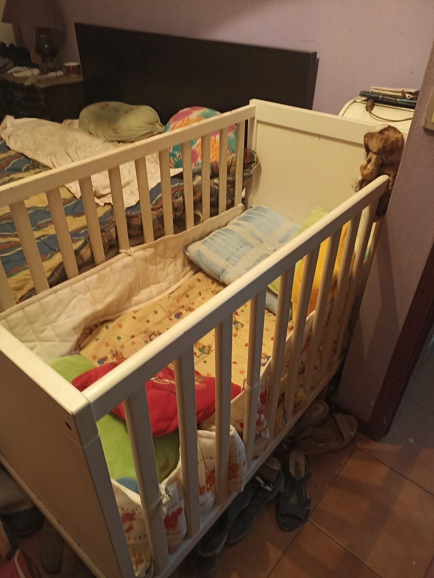 cama bebé com colchão