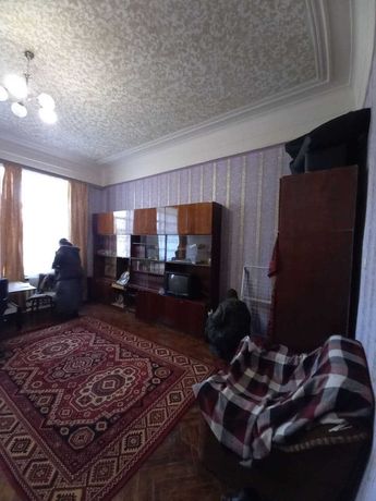 Сдается гостинка м. Защитников Украины 2500грн