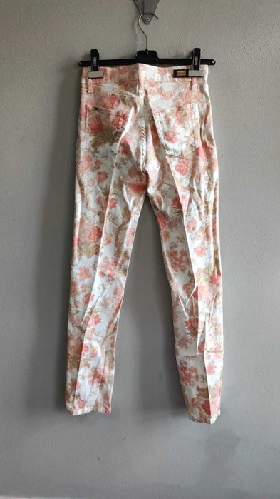 Calças de mulher com etiqueta ( Recheio de loja )