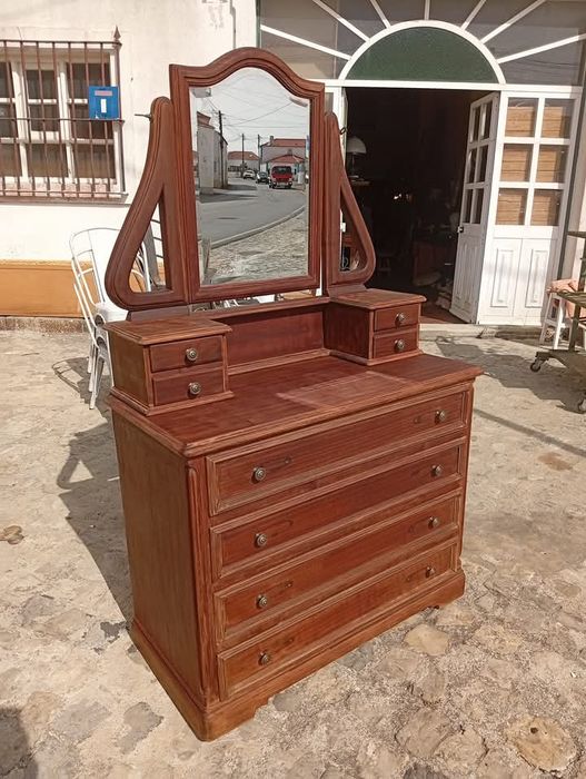 Cómoda com espelho