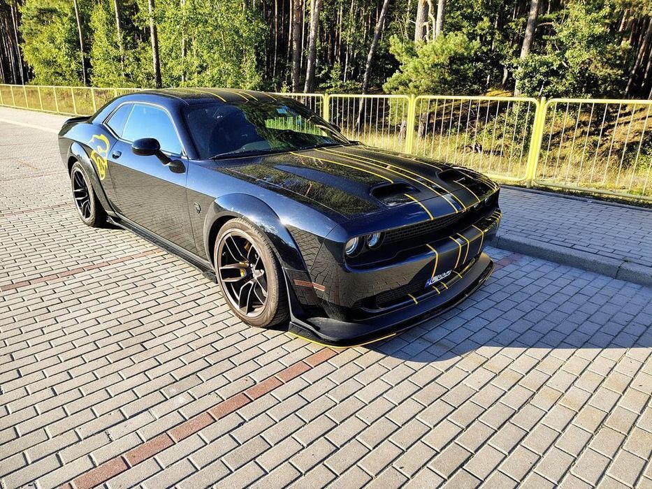 Dodge Challenger Challenger 6.4 SRT stylizowany na Hellcat Redeye z dodatkami