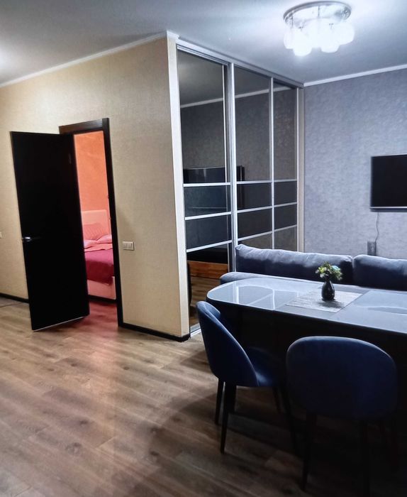 Посуточно Почасово ТЦ Украина Краща локація даємо чекі