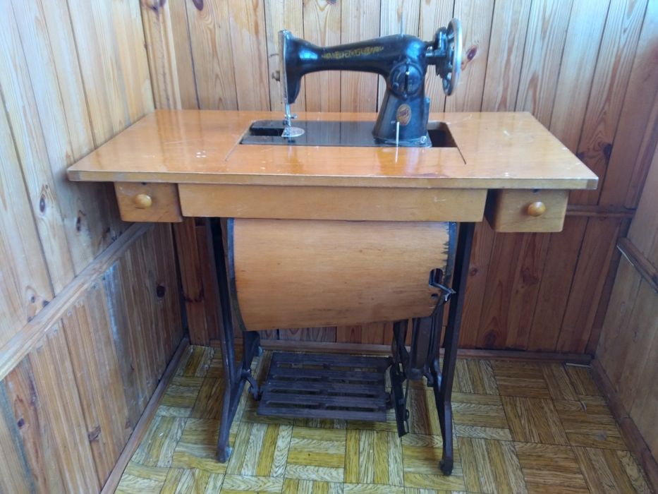 Ретро швейна машинка