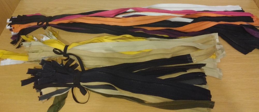 Fechos de vários tamanhos e cores