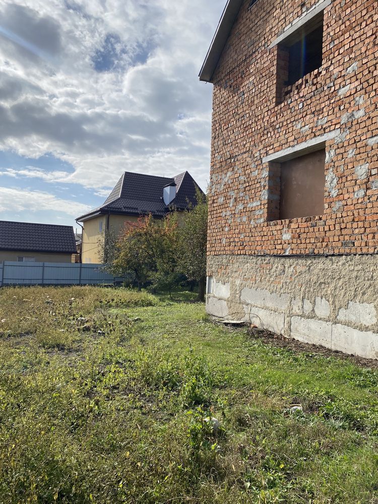 Будинок і земельна ділянка в м.Дунаївці