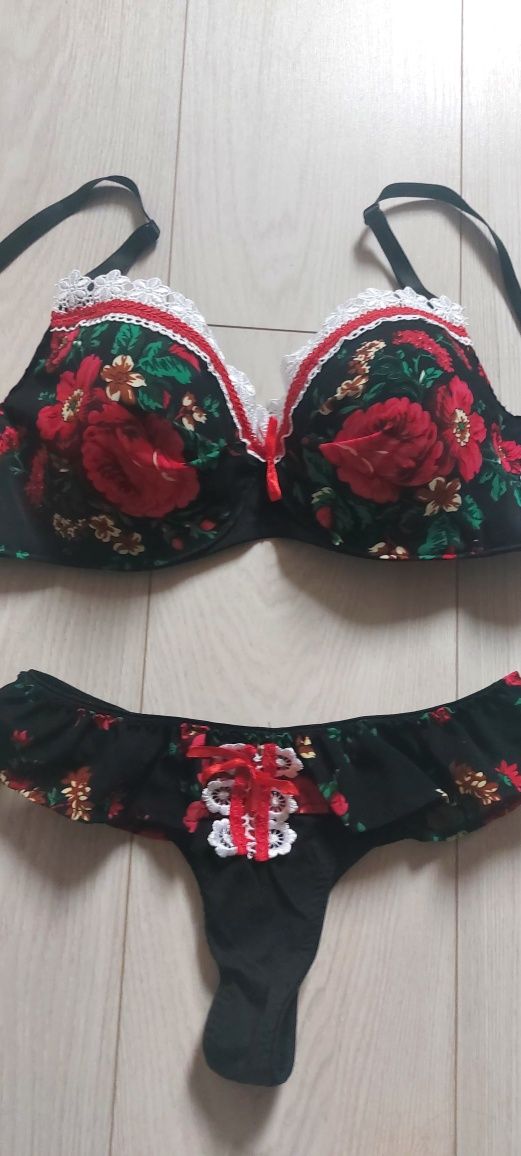 Piękny góralski komplet, biustonosz 90c, stringi XL