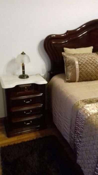 Quarto de casal em mogno em excelente estado