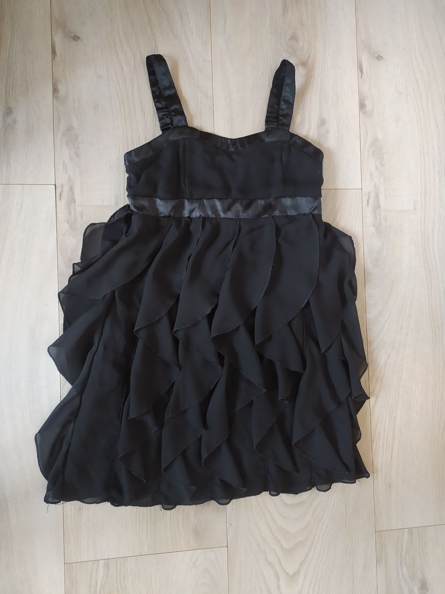 Sukienka czarna kaskada 140 H&M