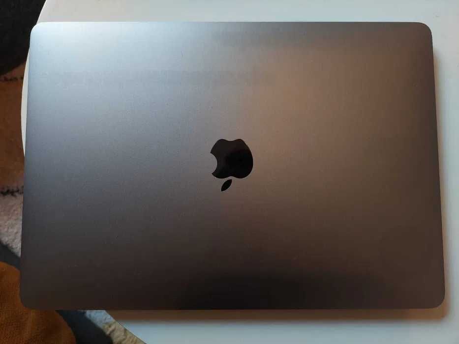 Apple MacBook Pro 13” / 2022 / 16GB