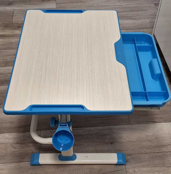 Biurko regulowane i krzesło cubby