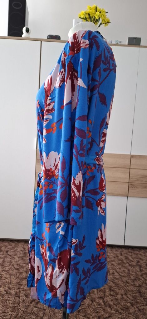 Kimono w kwiaty wiązane