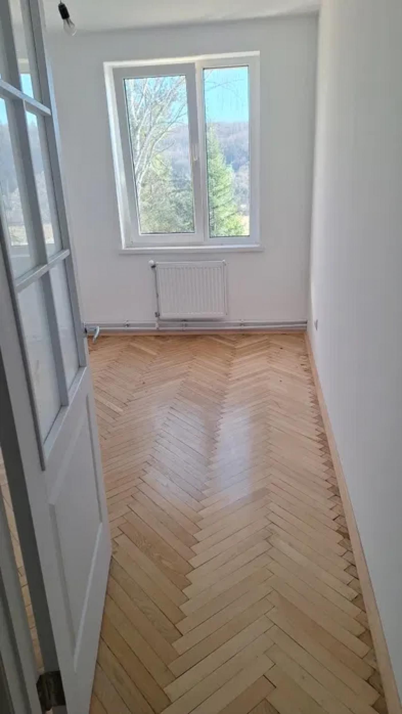 Продаж 3-кімнатної квартири  м. Бібрка