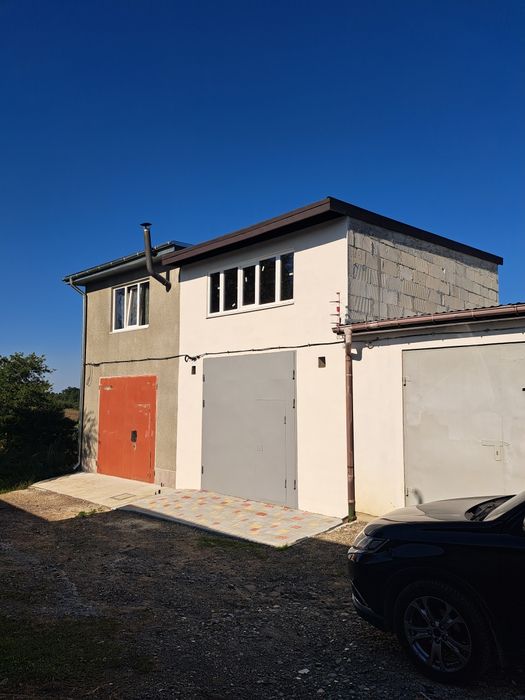 Гараж. Двоповерховий.