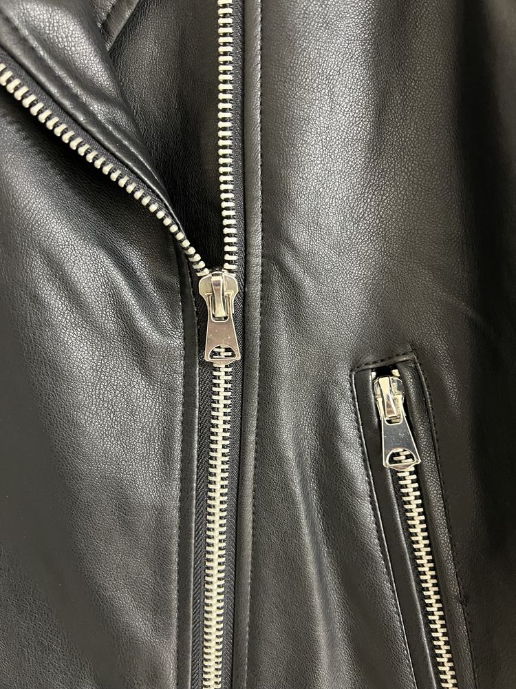 Кожанка Stradivarius