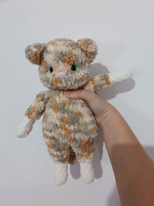 В'язаний котик, іграшка ручної роботи, подарунок